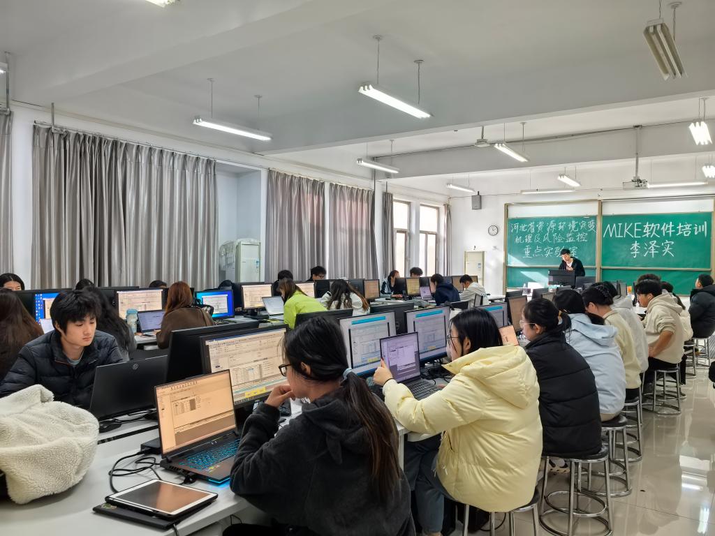 丹華水利專家李澤實來校授課，MIKE軟件培訓助力水利環境技術創新